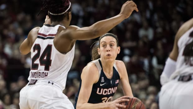 breanna-stewart-uconn-south-carolina.jpg